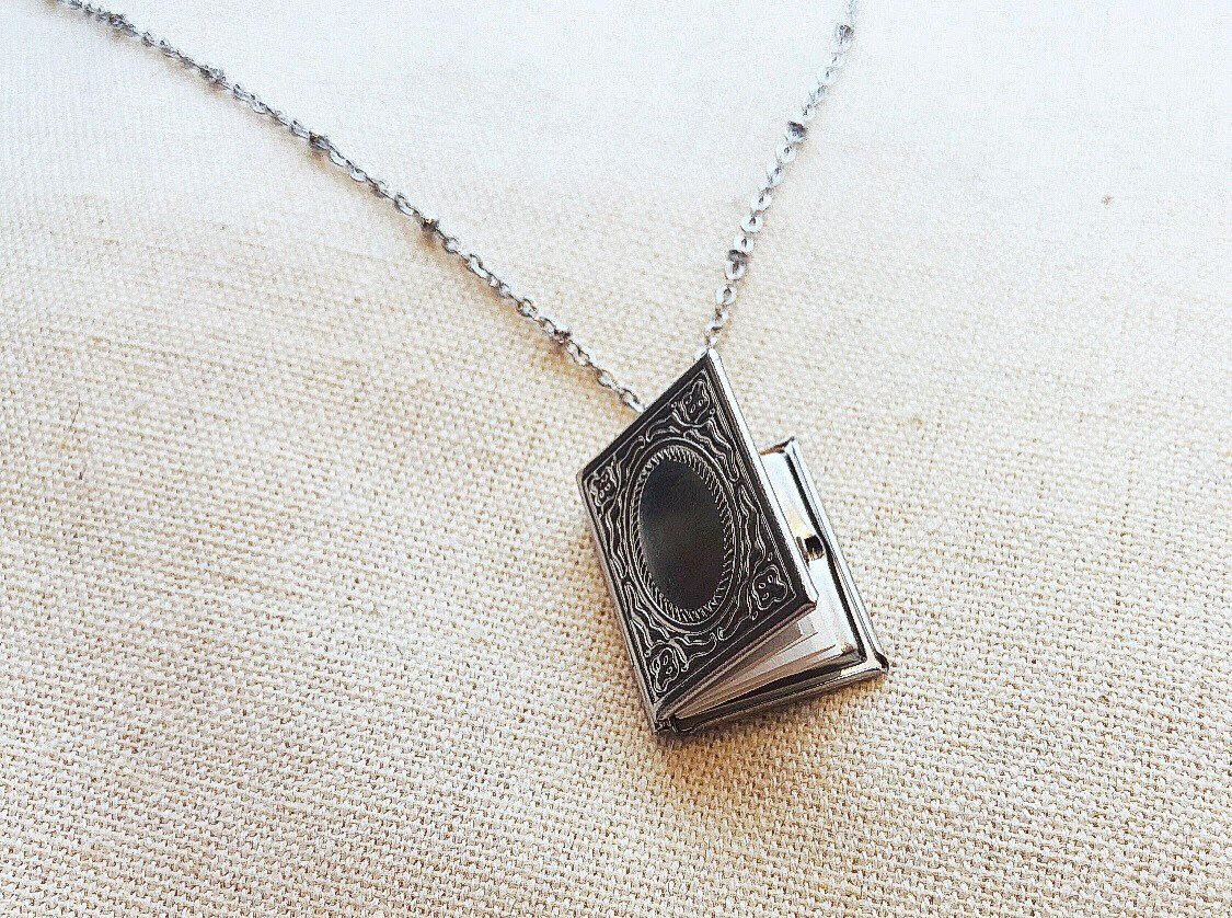 Personalized Book Locket Necklace – FabuLove