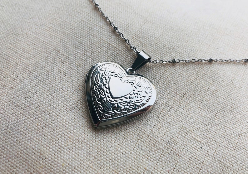 Heart locket necklace, silver, chain, locket, heart, gift, friends, partner, photo, picture, personal, individual, locket amulet image 1