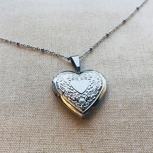 Heart locket necklace, silver, chain, locket, heart, gift, friends, partner, photo, picture, personal, individual, locket amulet image 4