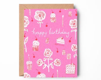 Tarjeta de cumpleaños con cupcake rosa: diseño floral dibujado a mano