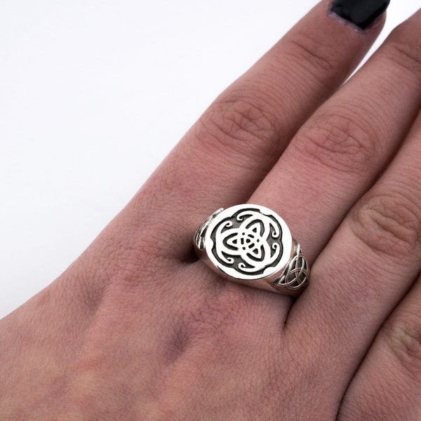 Silver Triquetra, Symbolic Jewelry, Viking Artifact, Norse Rings, Everyday Carry, Triquetra Ring, Scandinavian Jewelry, Celtic Triquetra