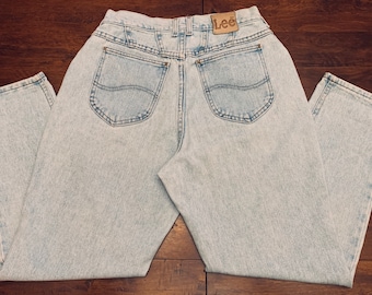 Lee Jeans / Vintage / Size 12 Petite / 30 in waist / High Rise/ Mom Jeans / Faded / Soft / Light wash / Tapered Leg