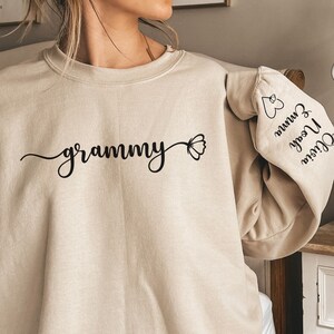 Personalised Grammy Sweatshirt, Custom Grammy Gifts, pregnancy announcement, new Grammy gift, grandma gift, mothers day gift, sleeve names