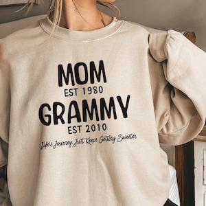 Personalised Grammy Sweatshirt, Custom Grammy Gifts, pregnancy announcement, new Grammy gift, grandma gift, mothers day gift, Grammy Shirt