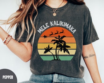 Maglietta natalizia hawaiana Comfort Colors Mele Kalikimaka, magliette per le vacanze, maglietta Aloha per le vacanze di Natale, maglietta natalizia tropicale