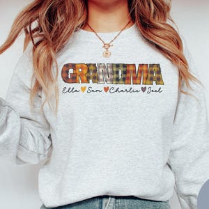 Personalized Grandma Sweatshirt, Custom Grandma Gifts, pregnancy announcement, new Grandma gift, mothers day gift, Grandma Shirt