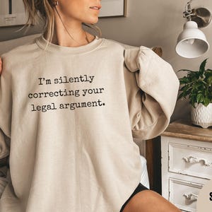 Sudadera de abogado, suéter de estudiante de derecho, regalo de abogado, regalo de abogado, regalo divertido para estudiantes de la facultad de derecho, regalo de juez, regalo de graduación de derecho
