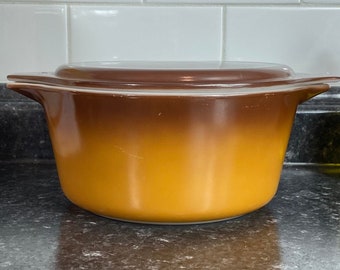 Vintage Pyrex Old Orchard Casserole Dish with Lid (1.5 QT)