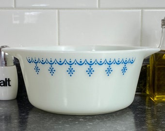 Pyrex Snowflake Blue Garland Round Casserole 474 (No LId) |  1 1/2 QT Vintage Pyrex Dish | Snowflake Blue on White | Snowflake Drops | Swag