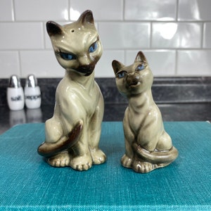 Vintage Siamese Cat Ceramic Salt & Pepper Shakers | Blue Eyes Long Eyelashes | Ceramic Art Studios Madison WI | Kitsch Cat Ceramic Figurines