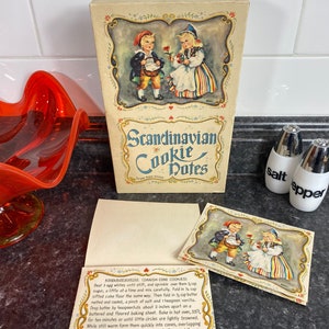 Vintage 1952 Red Farm Studio Scandinavian Cookie Notes Recipe Cards / Deliziose ricette di biscotti con scatola vintage originale