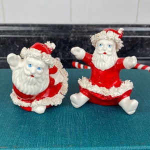 Vintage 1950s Spaghetti Santa Claus Salt & Pepper Shakers, Kitschy Christmas, Made in Japan Ceramic Figurines, Retro Spaghetti String Santas