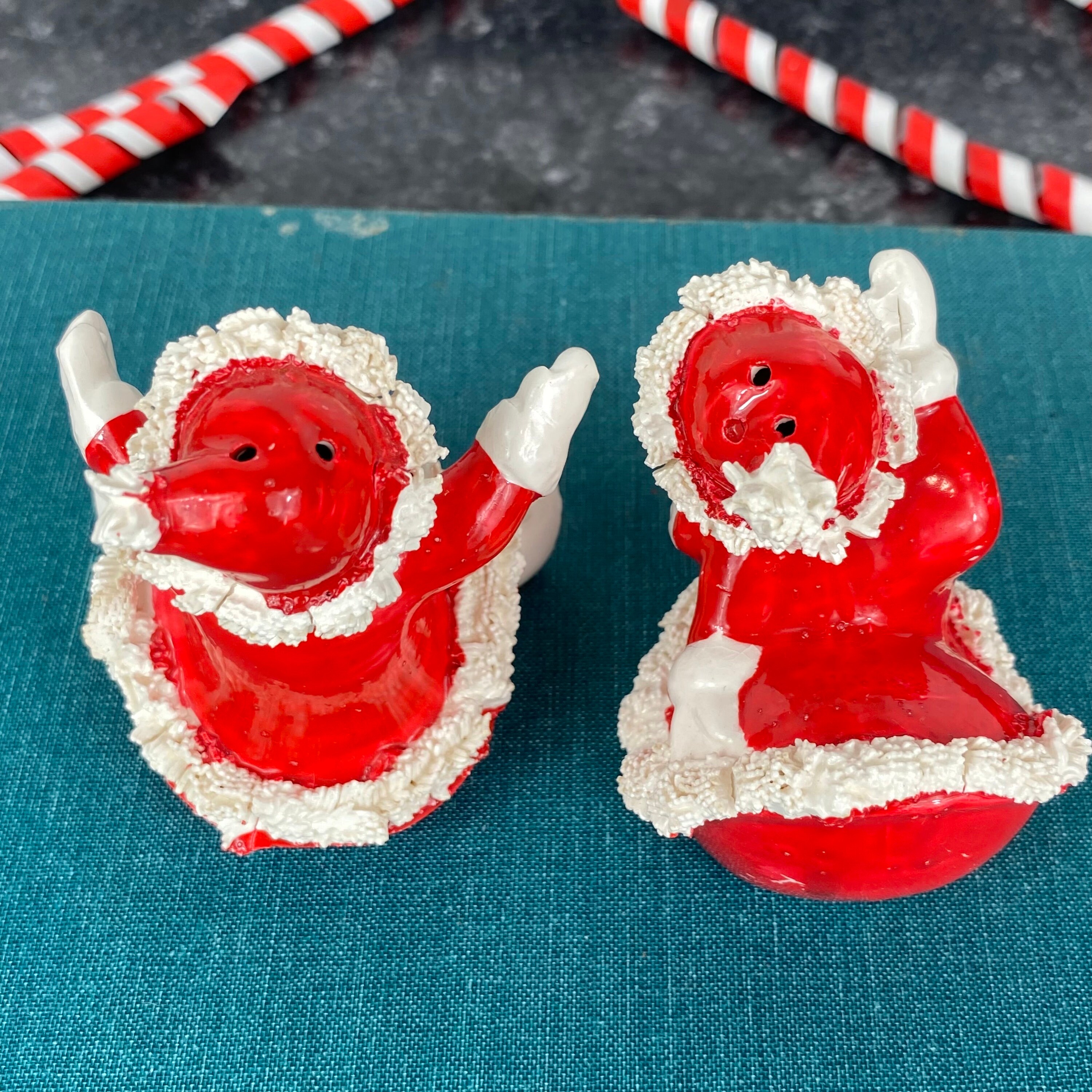 Vintage 1950s Spaghetti Santa Claus Salt & Pepper Shakers