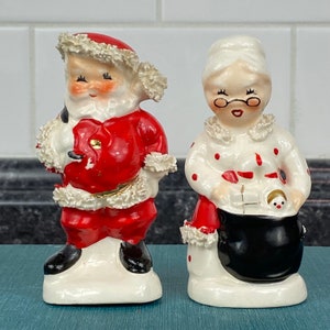 Vintage 1950s Napco Japan Spaghetti Trim Santa and Mrs Claus Salt & Pepper Shakers, Kitschy Christmas, Napco ILX920 Ceramic Figurines