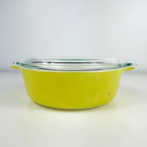 Vintage Pyrex Verde Yellow Casserole Dish with Lid (1 Pint)
