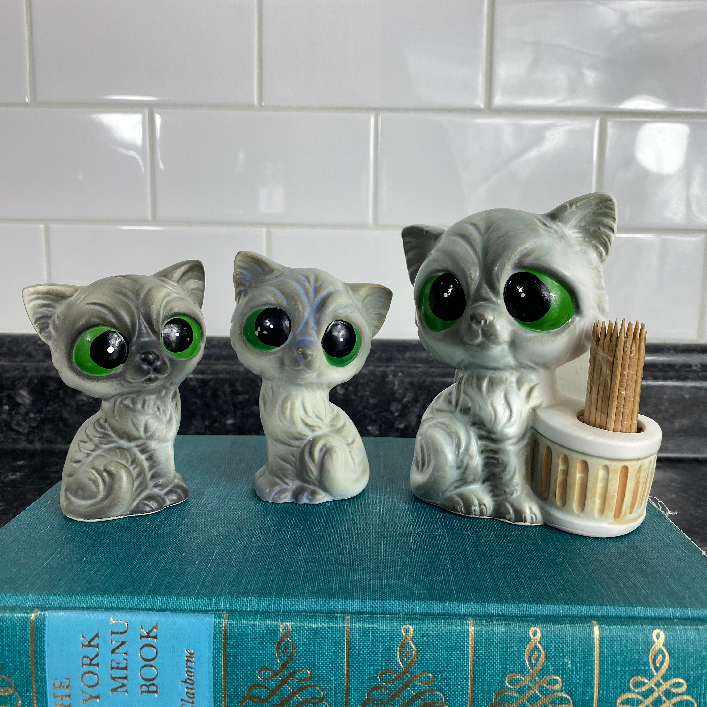 Ceramic Big Eye Cat - Etsy UK