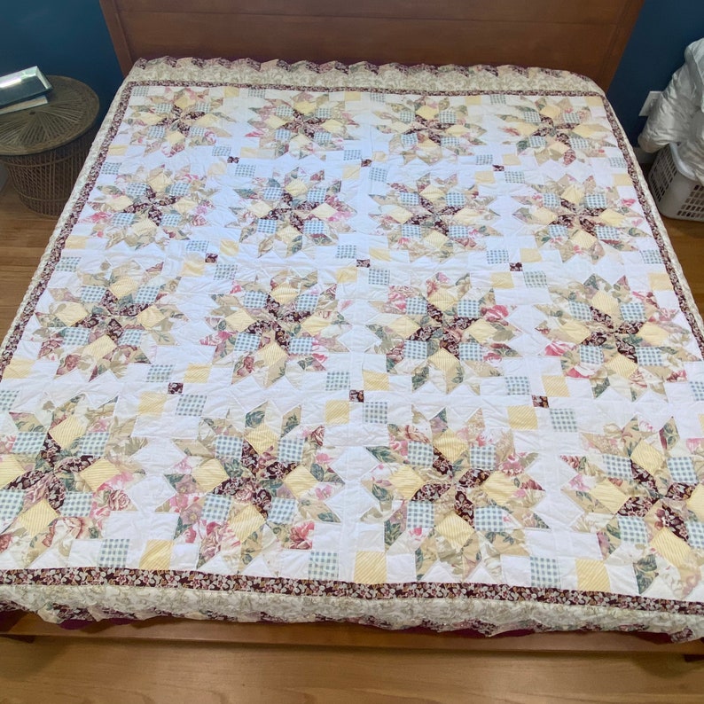 Vintage 16 Pointed Star Quilt, Large vintage blanket, hand crafted quilt, paisley florals checkers stripes image 2