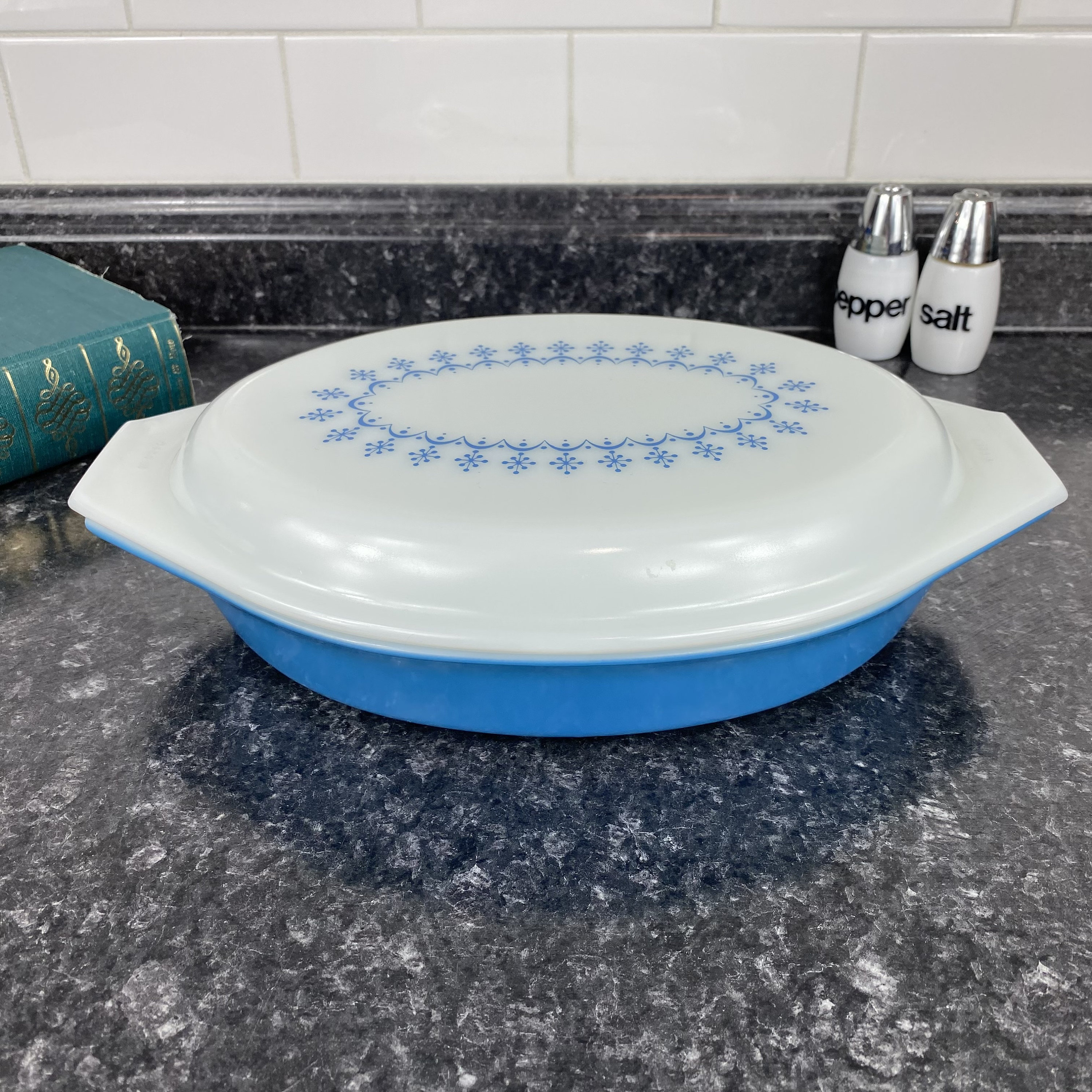 Vintage Pyrex Snowflake Garland Blue Oval Divided Serving Dish With Opal Decorated Lid Vintage 1970s Kitchenware Retro Dish Blue Snowflake Etsy Canada