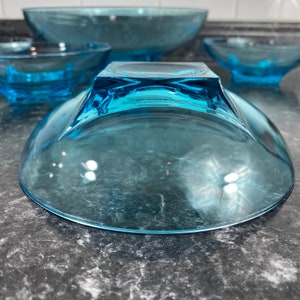 Vintage Hazel Atlas Capri Azure Blue Salad Bowl Serving Set Colonial Pattern Square blue base One Large Serving bowl w/4 matching bowls image 7