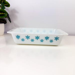 Pyrex Snowflake Rectangular Casserole 575-B no lid, 2 Quart Vintage Dish, Blue Snowflake on White Dish, Grandmas Casserole Dish, Old Dish