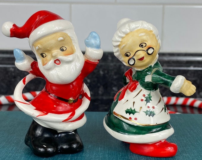 Vintage 1950s Japan Santa and Mrs Claus Figural Salt & Pepper Shakers