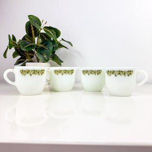 Vintage Pyrex Spring Blossom Creamer #53: Retro Green Daisy Tableware