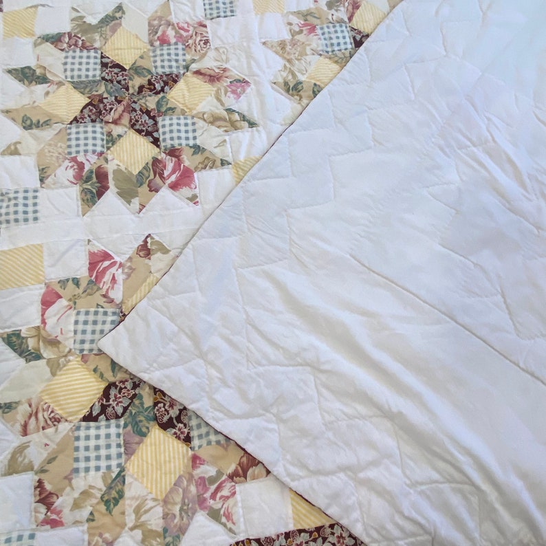 Vintage 16 Pointed Star Quilt, Large vintage blanket, hand crafted quilt, paisley florals checkers stripes image 6