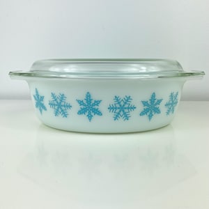 Vintage Pyrex Turquoise Snowflake Casserole Dish with Lid