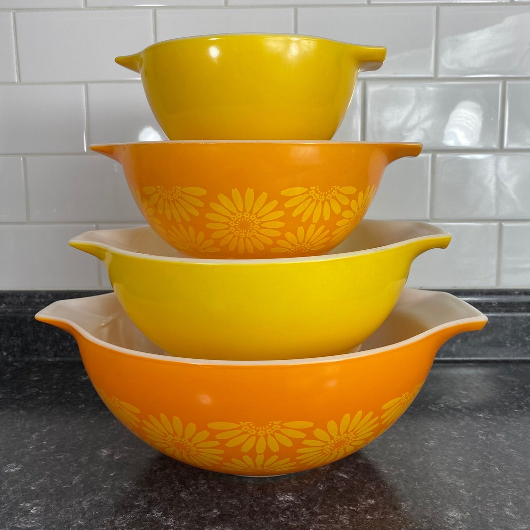 Vintage Pyrex Daisy Yellow Cinderella Mixing Bowl Set of 4, 1960s ...