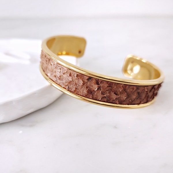 Bracelet manchette en laiton, or 24k et cuir de saumon - ajustable