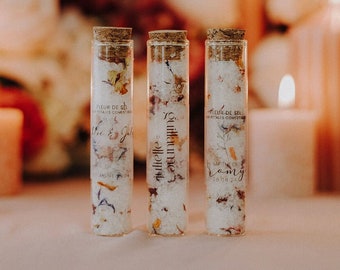 Tube en verre Fleur de sel infusée aux fleurs cadeau Mariage et Bapteme