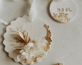 Cold ceramic Christmas ball, gilding & dried flowers