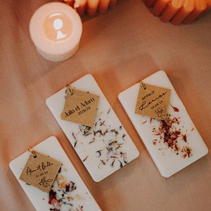 Flower-infused wax puck for wedding and baptism guest gifts
