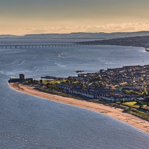 Broughty Ferry Aerial, Dundee, Scozia - A3, A2 o A1 Stampa fotografica scozzese fine art firmata - Consegna gratuita nel Regno Unito