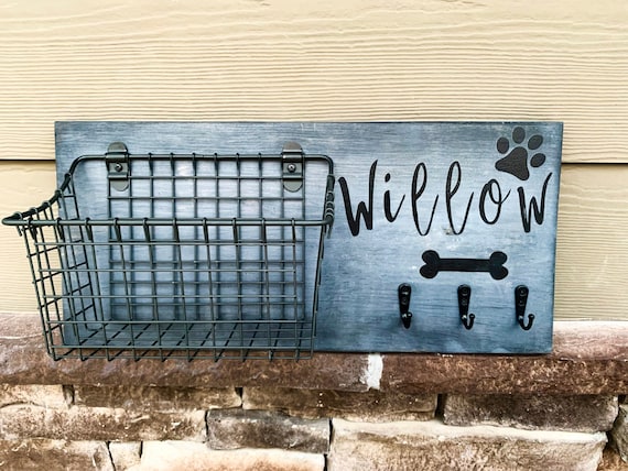 Personalized Wooden Dog Leash Holder Sign For Pet Parents