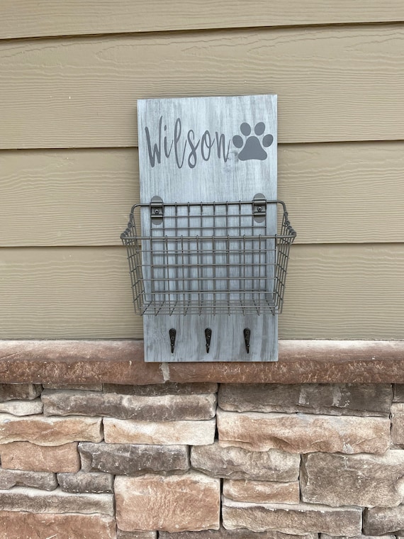 Personalized Wooden Dog Leash Holder Sign For Pet Parents