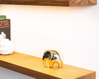 Prateleira flutuante de LED sólida com borda natural e rústica - para o seu espaço. Decoração com prateleiras em carvalho ou nogueira.