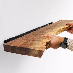 Estantes flotantes de nogal Live Edge, estantes de madera personalizados, estantes flotantes de madera para cocina, estantes flotantes para libros, estante flotante de servicio pesado