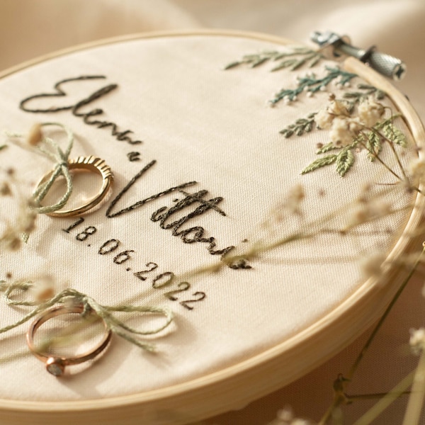 Porta anillos de boda personalizado Regalo de boda personalizado Porta anillos de boda bordado Regalo personalizado para los recién casados Porta anillos de boda rústico y floral