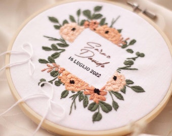 Personalized wedding ring holder Personalized wedding gift Embroidered wedding ring holder Personalized gift for the newlyweds Elegant wedding ring holder with flowers