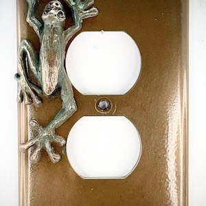 Tree Frog Outlet Cover