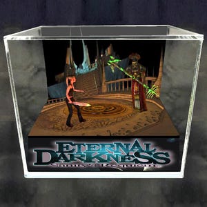 Può includere: Un cubo espositore in acrilico trasparente contenente un diorama 3D di una scena di videogioco. All'interno, un personaggio con una spada affronta una figura alta e corazzata che impugna un bastone verde brillante. La base riporta il testo Eternal Darkness Sanity's Requiem.