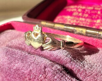 Vintage 9ct Gold Dainty Claddagh Ring | small size claddagh ring