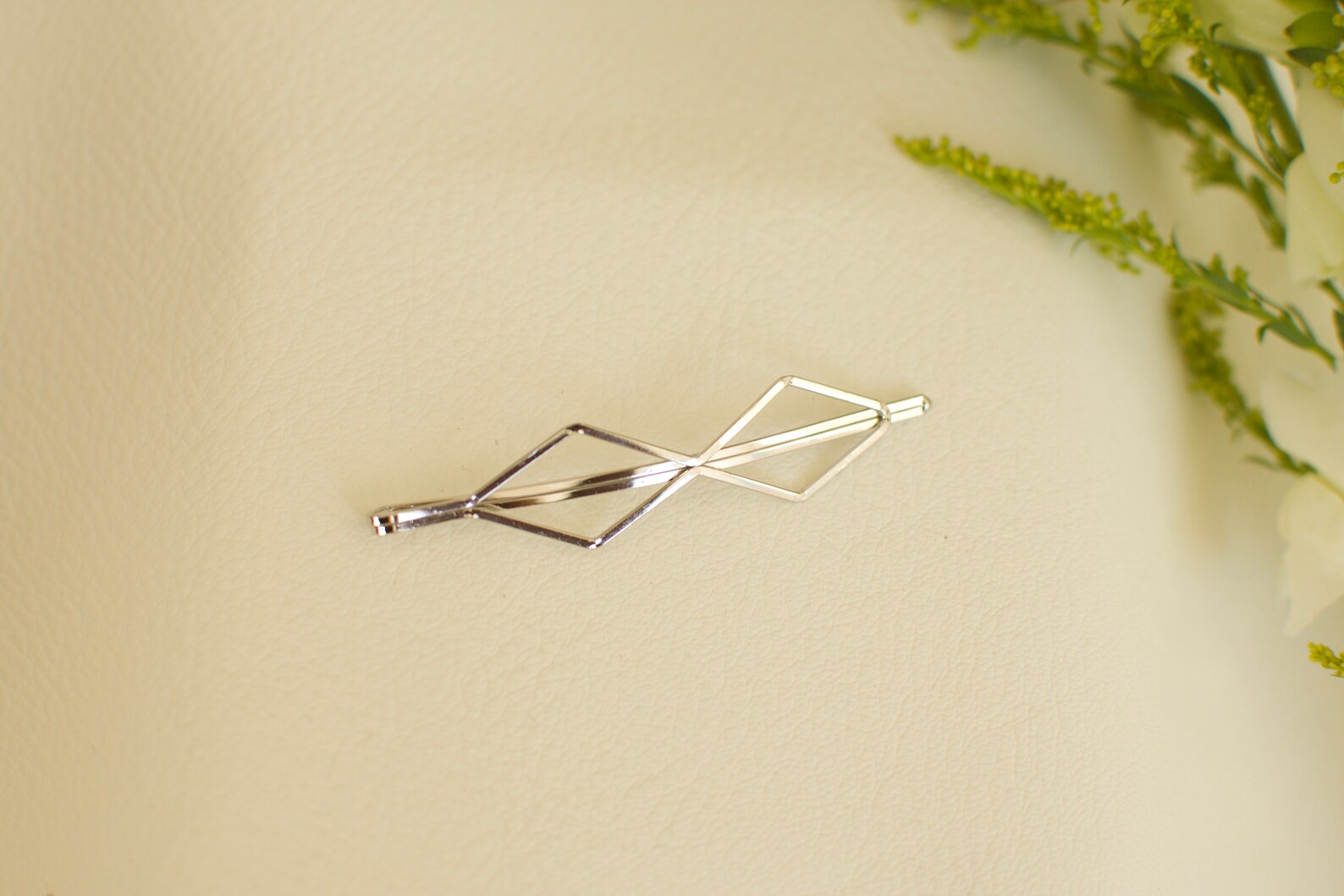 Set of 3 Minimalist Hair Pins Diamond Shaped Hair Clips Metal Etsy