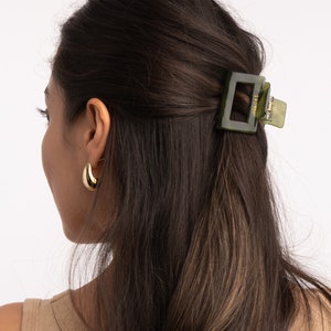 Medium Hair Claw Clip Plastic Hair Clip Beige Hair Clip Green Hair Clip Tortoise Hair Claw Black Hair Accessories Lightweight Hair Clip