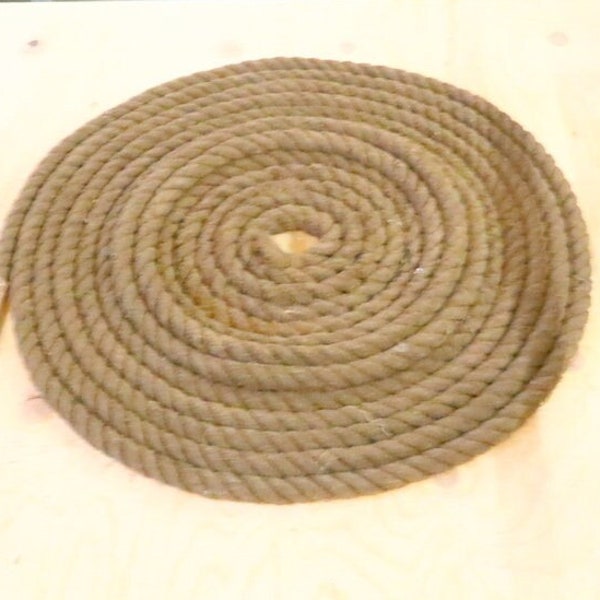 Rouleau de corde en sisal vintage, longueur 15 mètres, diamètre 2,5 cm.