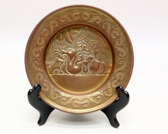 Handmade copper decorative plate with decoration