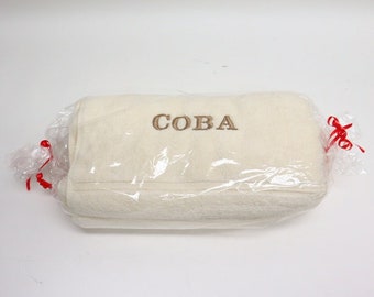 Geschenkset Badetuch mit gesticktem Namen „COBA“