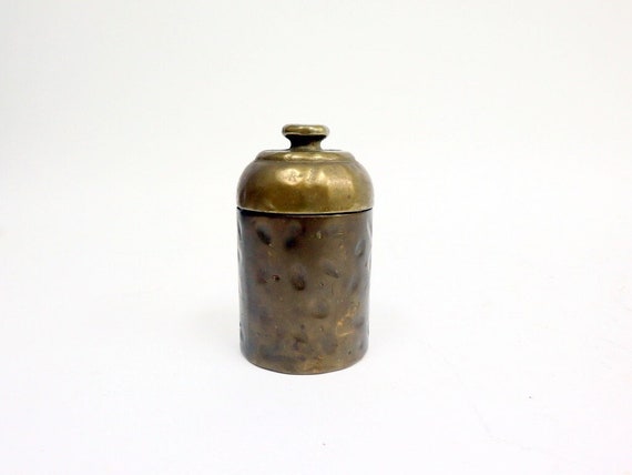 Pot en verre avec couvercle en bronze