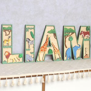 Placa de nome Safari - Letras Safari - Placa de nome personalizada - Decoração de nome personalizada - Arte de parede Safari - Presente para bebê - Decoração de berçário